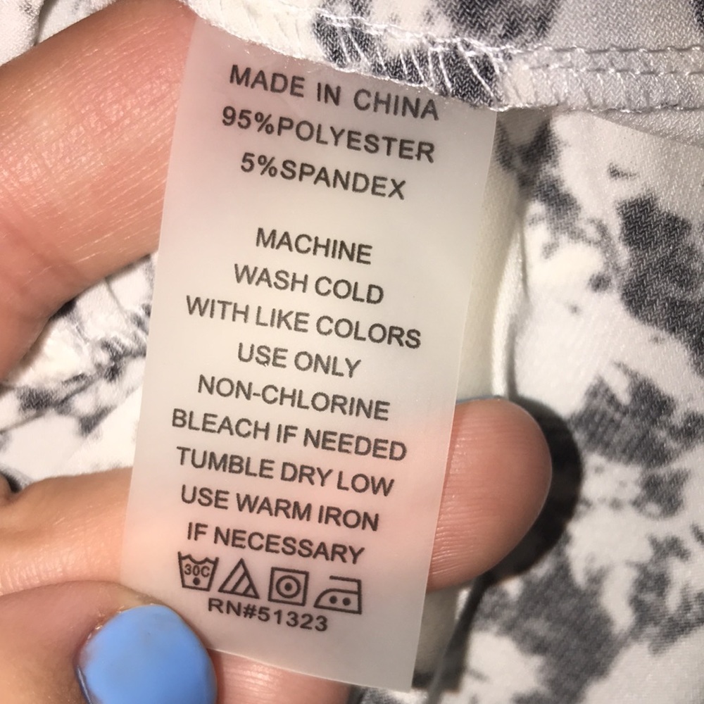 VINCE CAMUTO Marble Print Blouse. - Picture 6 of 7